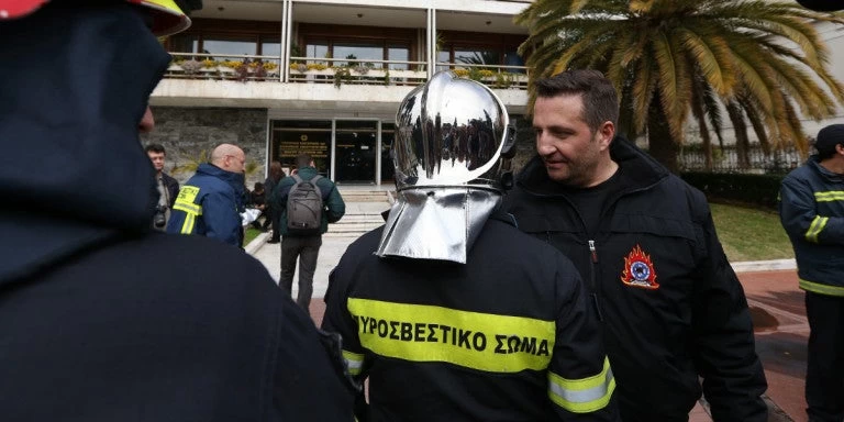 Δήμος της Αμερικής δώρισε πυροσβεστικές στολές στους εθελοντές δασοπυροσβέστες της Χίου